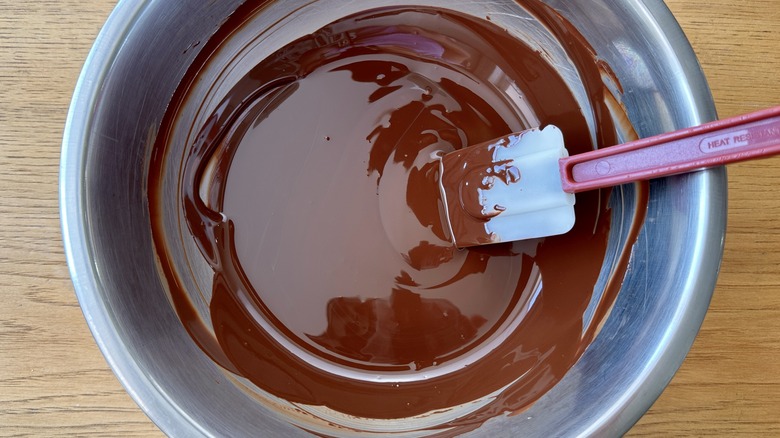 Melted chocolate in bowl