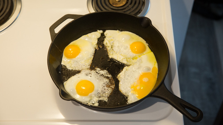 4 fried eggs in pan