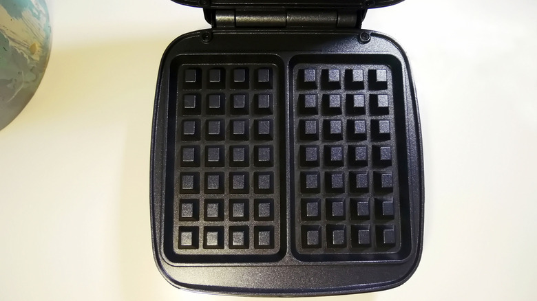 details and close-up of the waffle iron