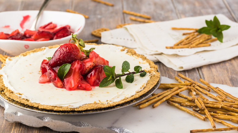 strawberry pie with pretzel crust