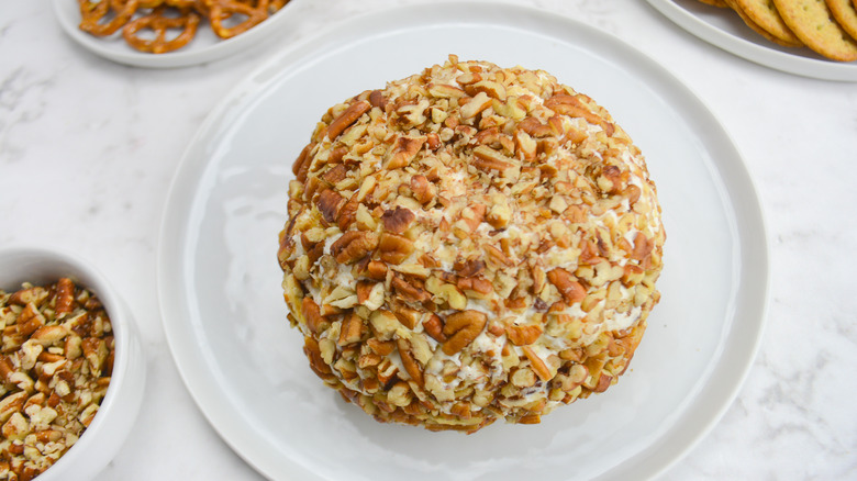 bacon jalapeno pineapple cheese ball on plate