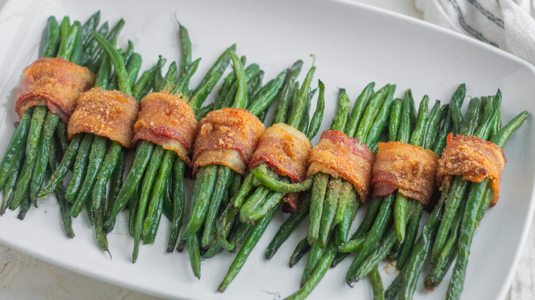 bacon-wrapped green bean bundles