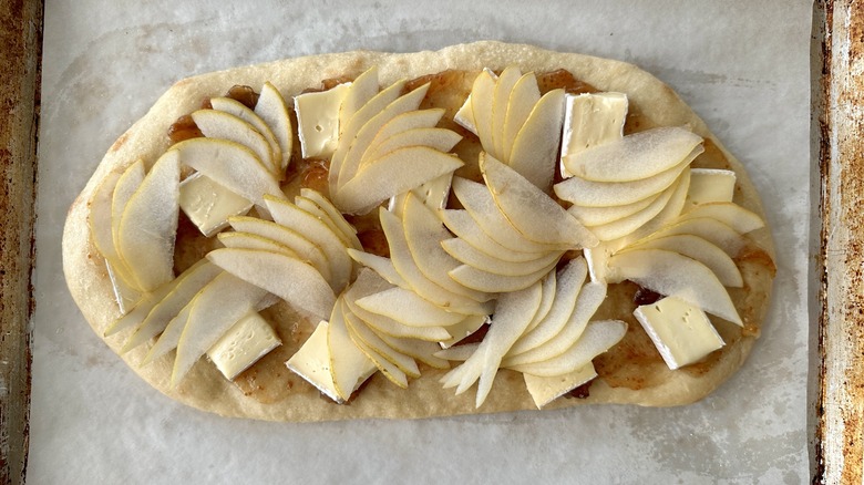 Pear and Brie-topped flatbread