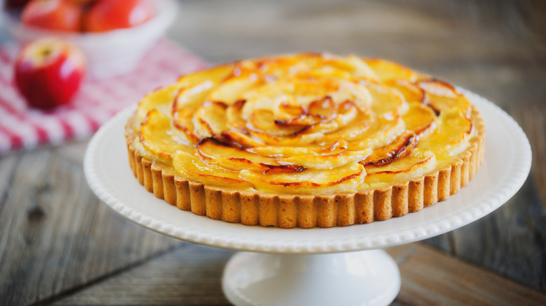 apple tart on cake stand