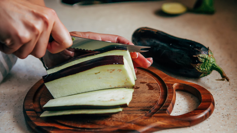 slicing eggplant