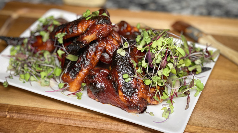 chicken wings with barbecue sauce