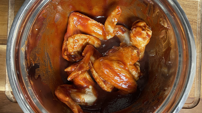 chicken wings with barbecue sauce