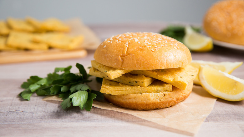 panelle sandwich served on table