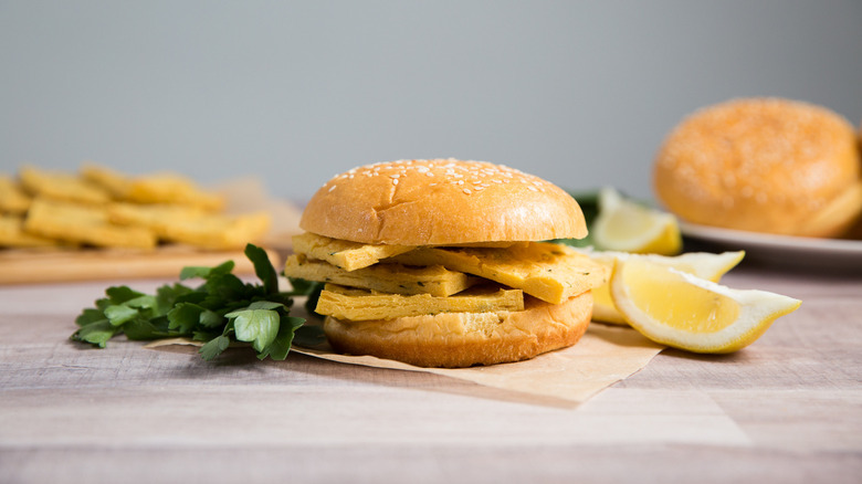 panelle sandwich served on table