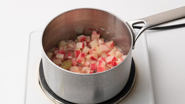 rhubarb ginger sauce simmering 