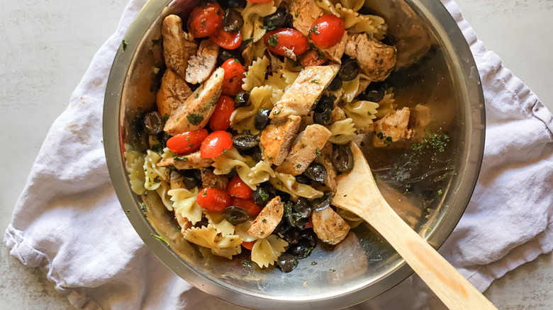 chicken pasta salad in bowl