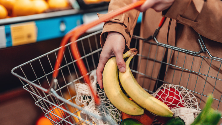 grocery store bananas