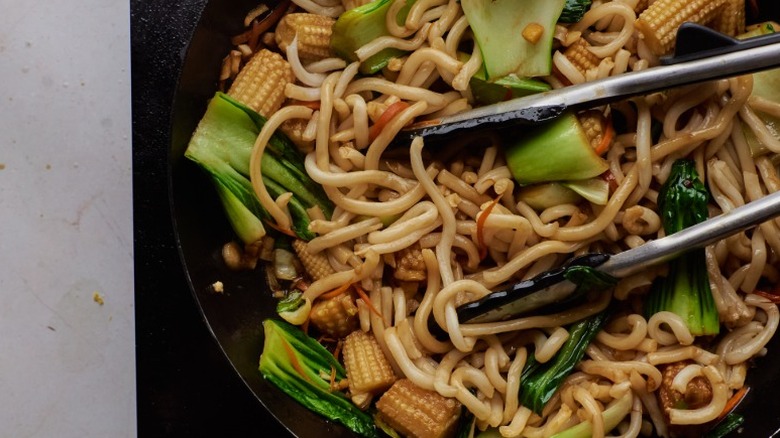 udon noodles with veggies