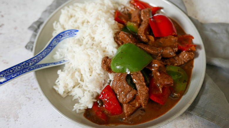 beef in black bean sauce on plate 