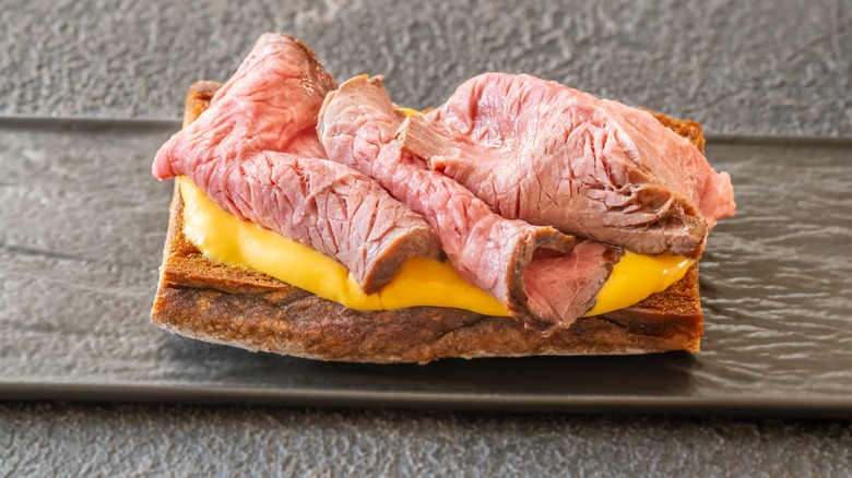 Sliced roast beef piled onto a sandwich