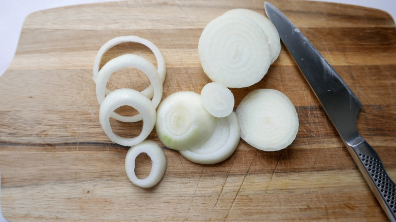 slicing onion rings