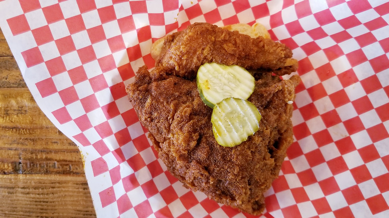 fried chicken piece with pickles 
