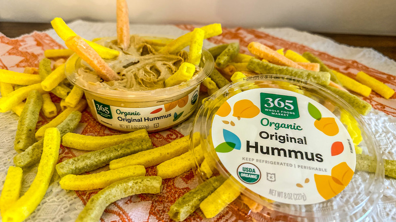 365 Hummus with veggie straws