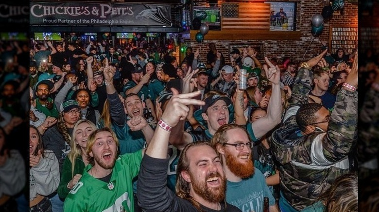 people cheering for Eagles