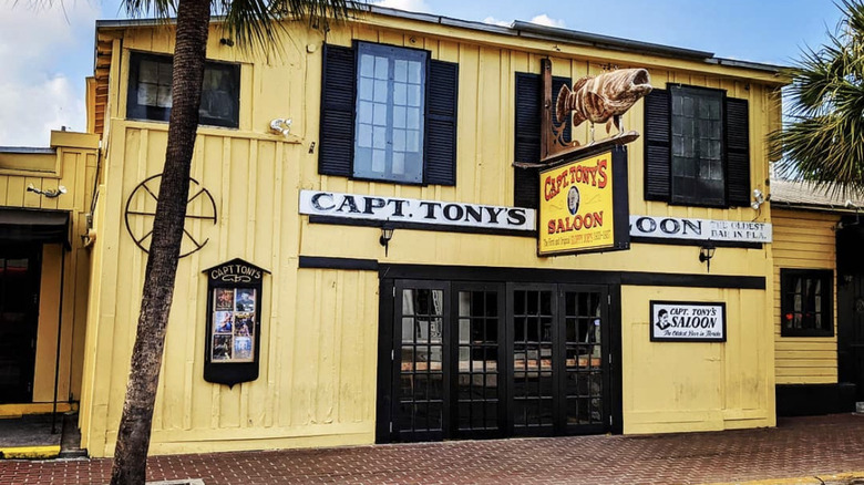 Front entrance to Capt. Tony's