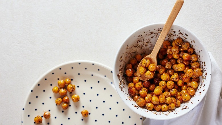 bowl of maple zaatar roasted chickpeas