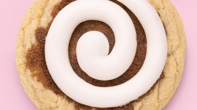 Crumbl Cinnamon Swirl cookie