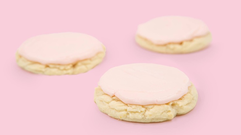 Crumble pink sugar cookie