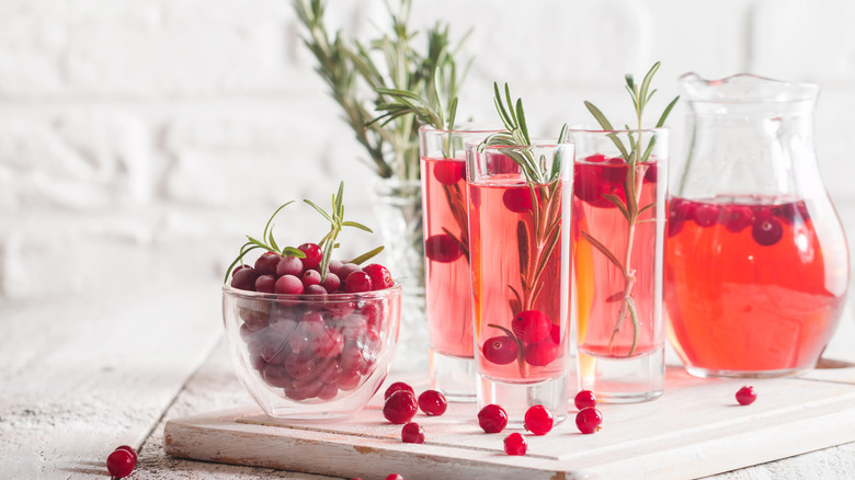 Cranberry drinks with soda