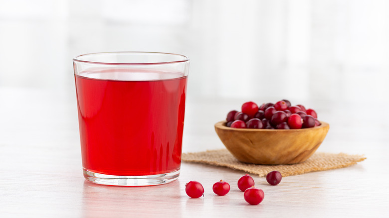 cranberry juice with cranberries