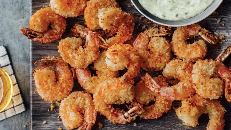 Shrimp with dipping sauce