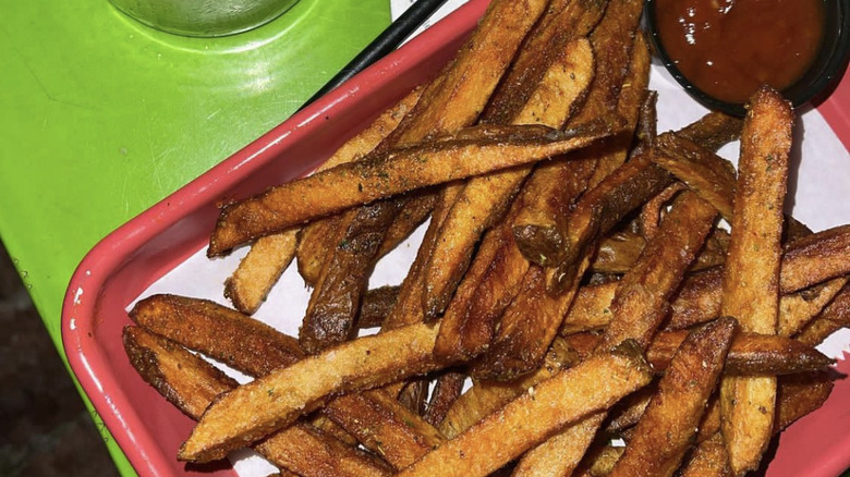 Shawarma fries with harissa ketchup