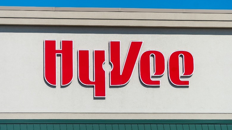 Hy-Vee grocery sign