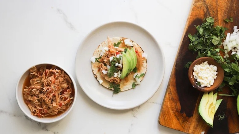 Bowl of tinga with taco