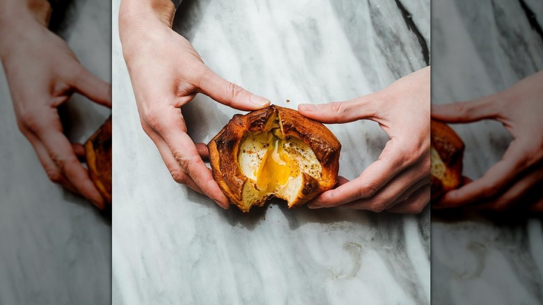 Harissa egg croissant