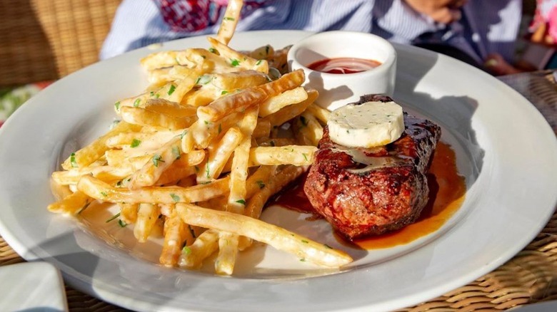 Steak frites coated in sauce