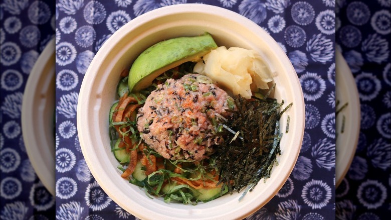 Poke bowl with avocado 