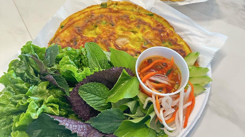 banh xeo with herbs