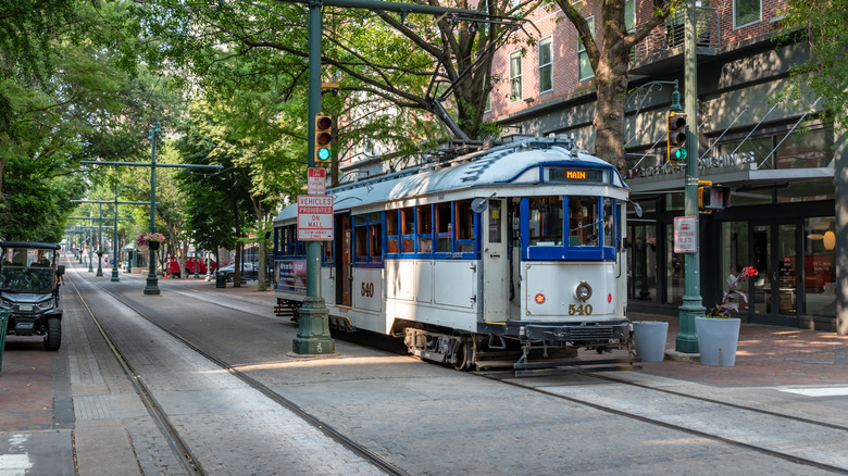 memphis downtown trolley car