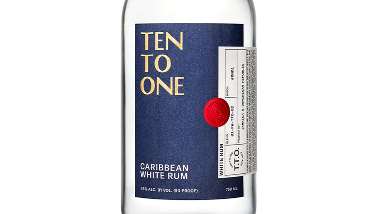 bottle of Ten to One and cocktail 