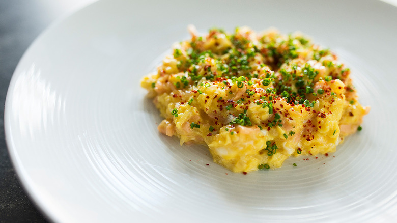 soft scrambled eggs on plate