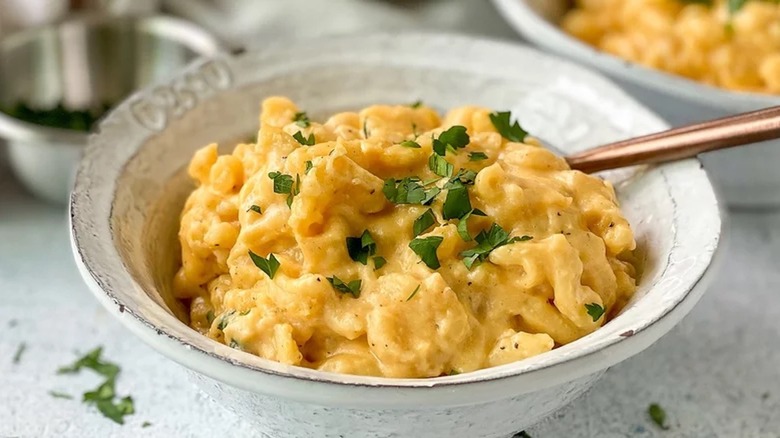 Mac and cheese with parsley
