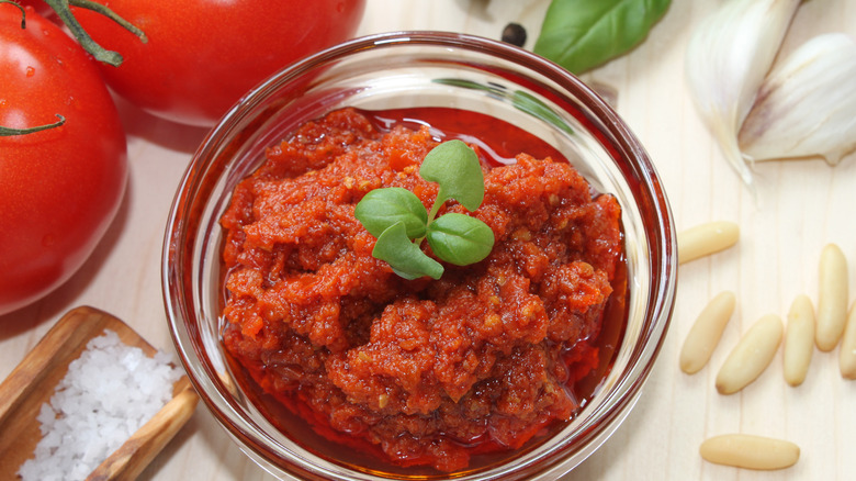 tomato pesto with ingredients