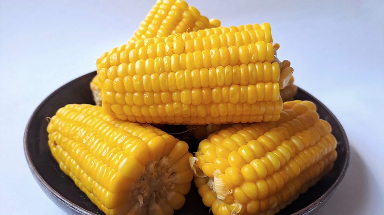 Corn cobs on a plate