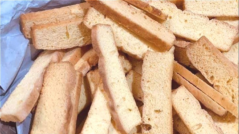 pile of biscocho