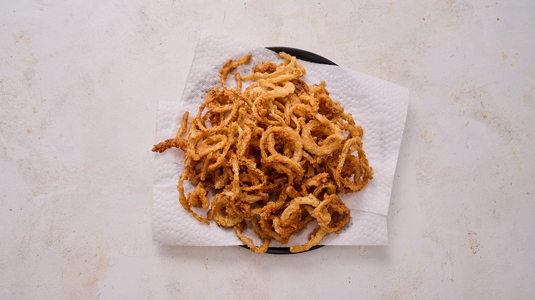 onion straws on paper towel