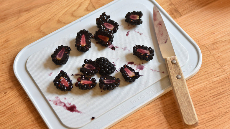 sliced blackberries with knife