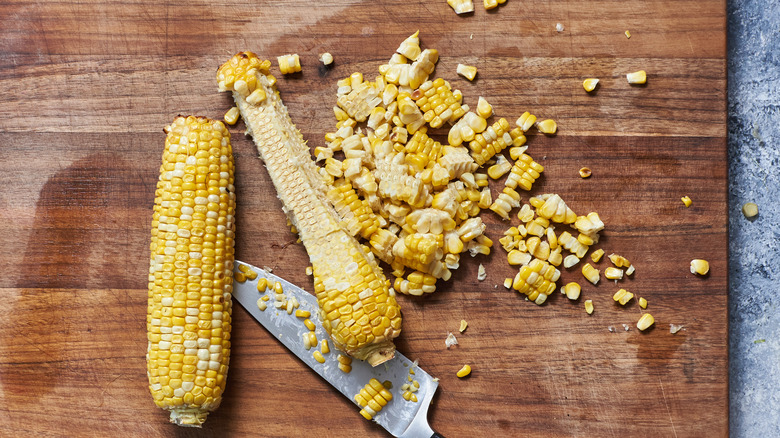 cutting corn off of cob