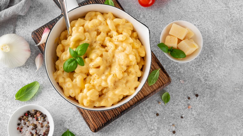 Mac and cheese with spice mix