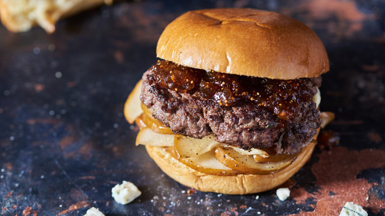 burger with fig jam and pears