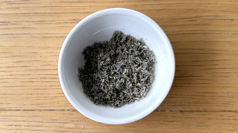 Dried lavender in small bowl